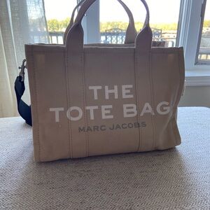 Marc Jacob’s Medium Tote w/crossbody strap. Tan with black strap